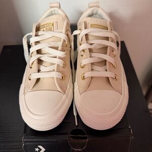 Converse Women’s Cream with Gold Lace Eyelets. Size 5 NEW